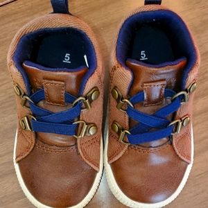 Carters' sz 5 brown dress shoe